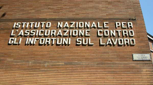 Calano gli infortuni e le morti sul lavoro, aumentano gli incidenti fra le donne: è quanto emerge dal Rapporto Inail 2010. Calano gli infortuni e le morti sul lavoro, aumentano gli incidenti fra le donne: è quanto emerge dal Rapporto Inail 2010.