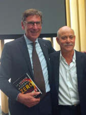 Rifkin: “Cooperative uscite dall’ombra, siete il fulcro della nuova economia partecipata” Rifkin: “Cooperative uscite dall’ombra, siete il fulcro della nuova economia partecipata”
