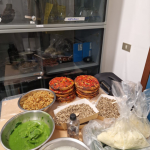 focacce e mezzemaniche con polvere di insetti e grilli essiccati
