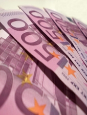 Fra (poche) certezze e (molti) dubbi, la spending review rivisita i servizi alla PA Fra (poche) certezze e (molti) dubbi, la spending review rivisita i servizi alla PA